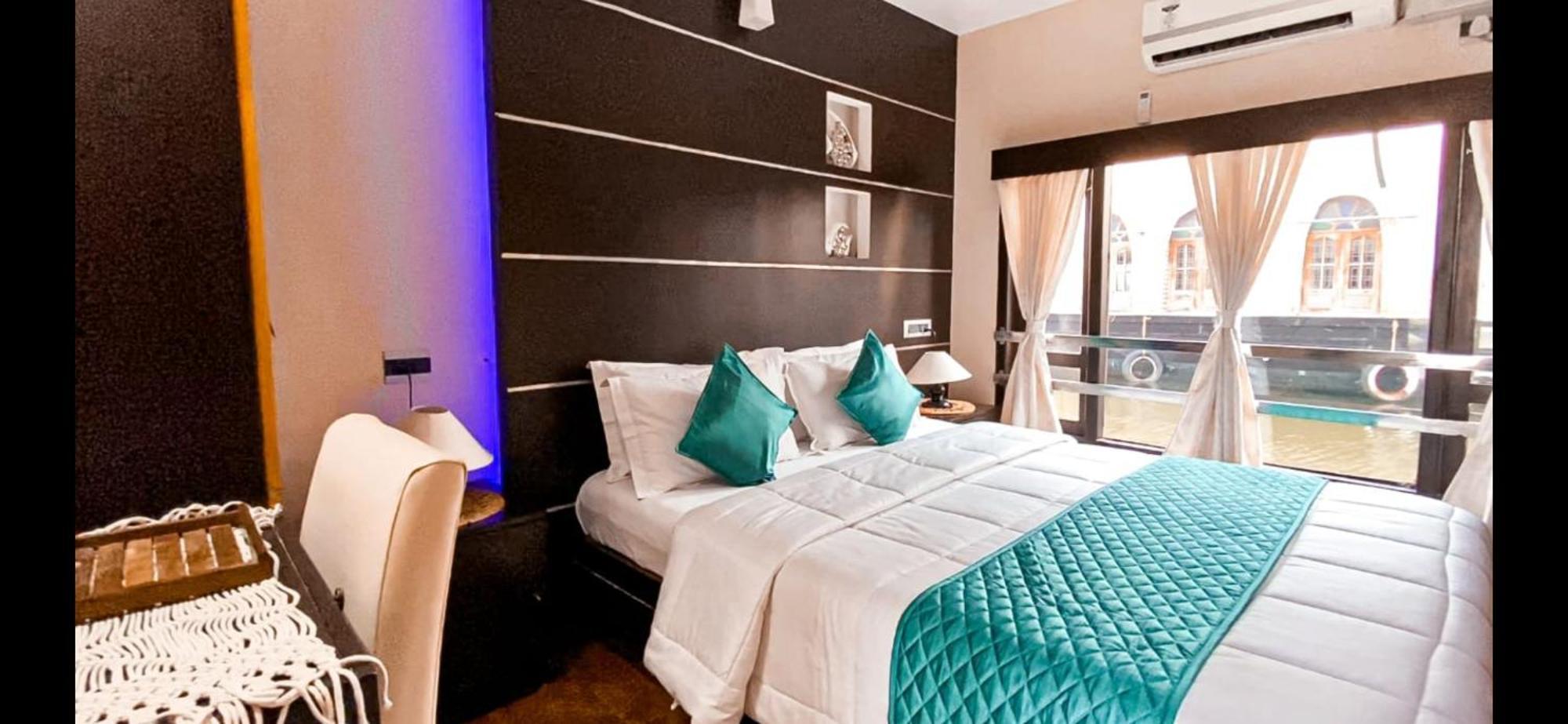 Victoria Houseboats Hotel Alappuzha Ngoại thất bức ảnh