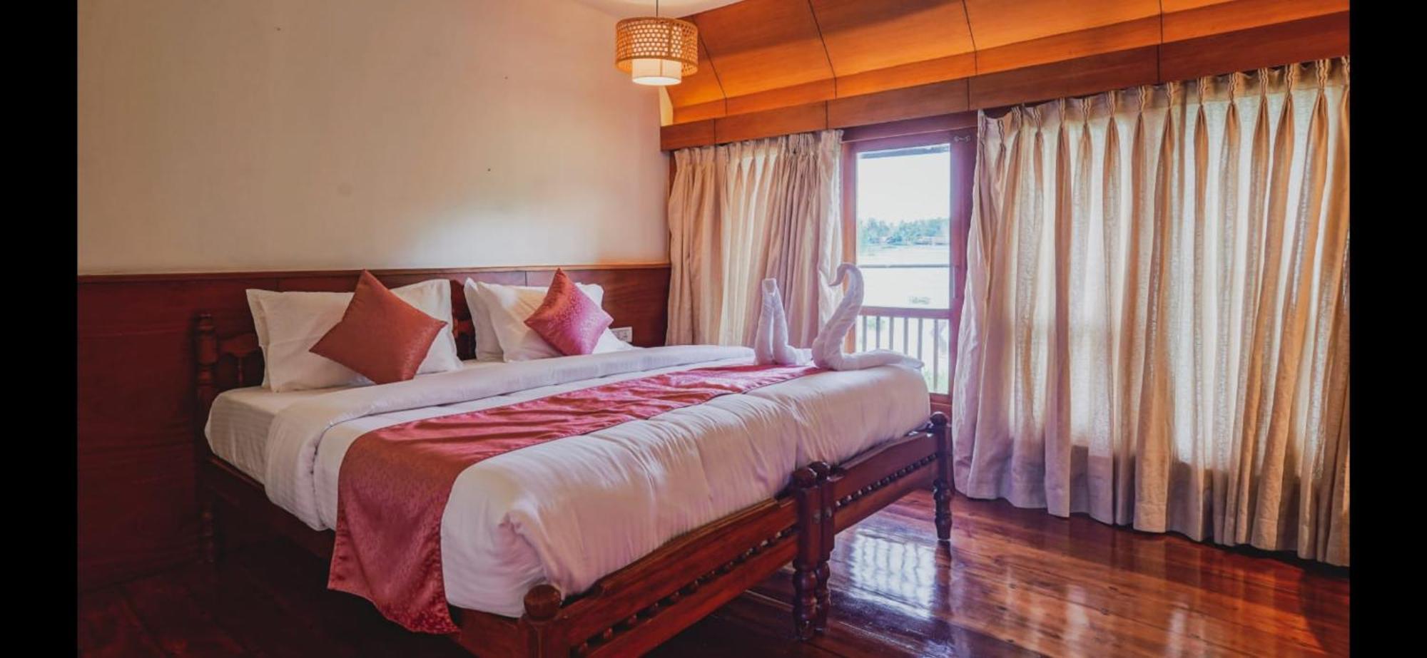 Victoria Houseboats Hotel Alappuzha Ngoại thất bức ảnh