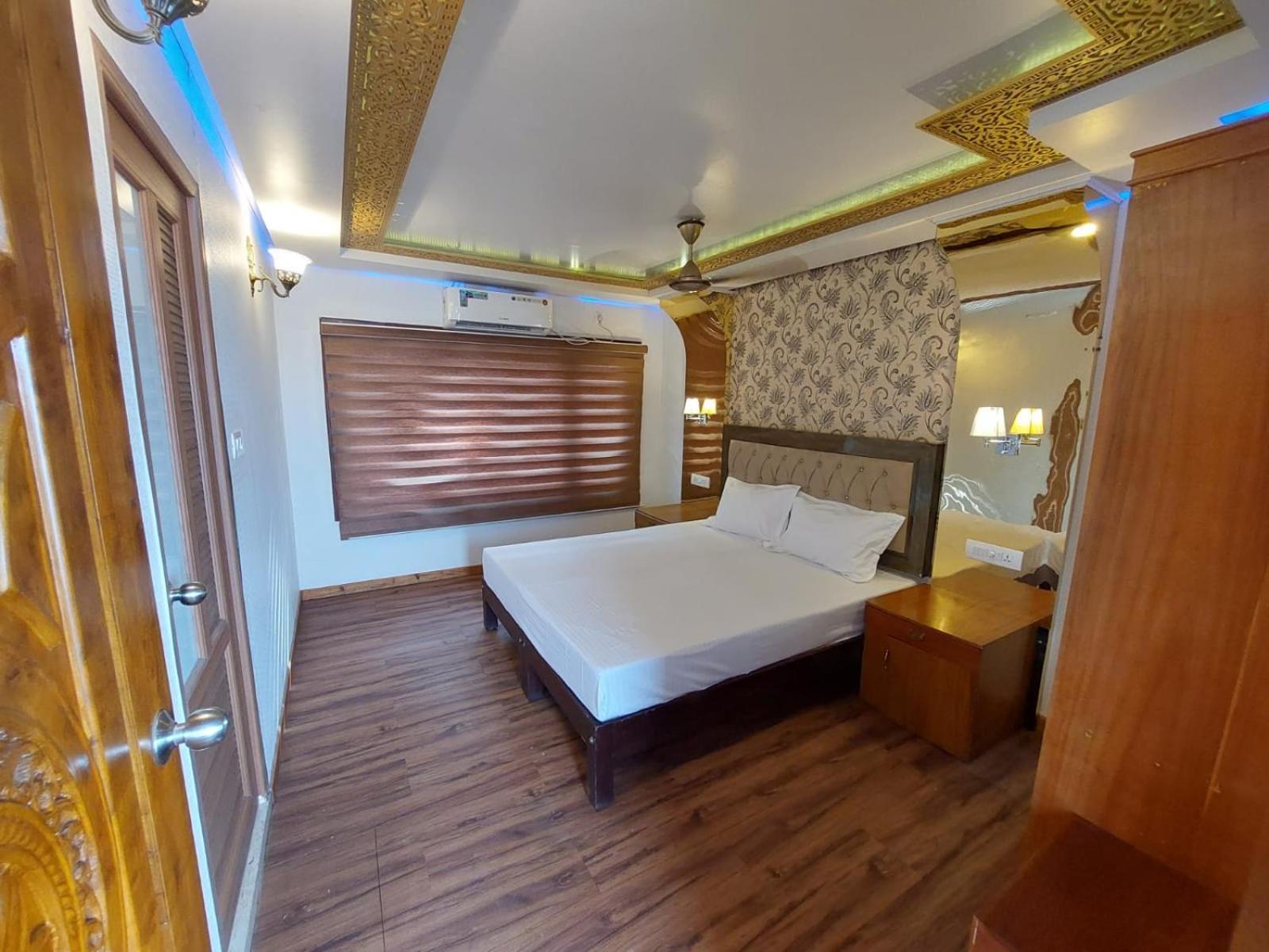 Victoria Houseboats Hotel Alappuzha Ngoại thất bức ảnh